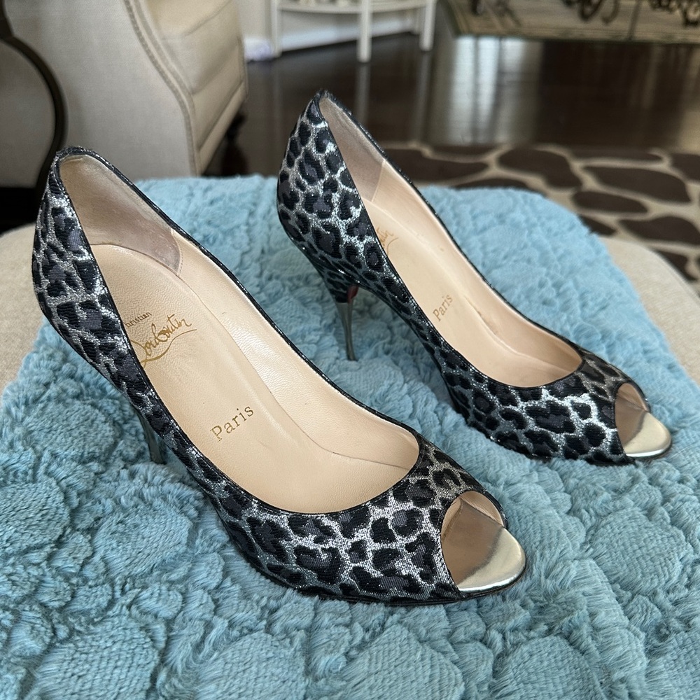 Christian Louboutin Gray/Black Metallic Leopard Yoyospina 100 heels - size 38.5